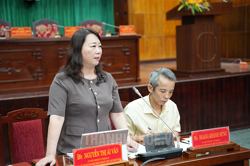 Nhiều đại biểu góp ý thẳng thắn Nhiều đại biểu góp ý thẳng thắn
