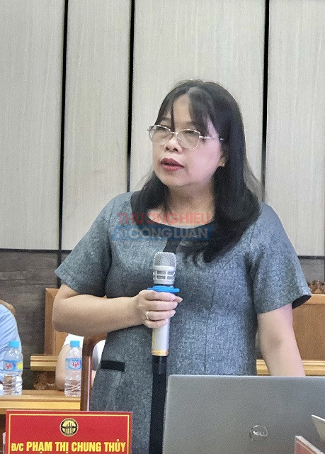 Các chuyên viên của Thống kê tỉnh Gia Lai giải đáp, trả lời ý kiến của các nhà báo. Ảnh: Viết Hiền Các chuyên viên của Thống kê tỉnh Gia Lai giải đáp, trả lời ý kiến của các nhà báo. Ảnh: Viết Hiền