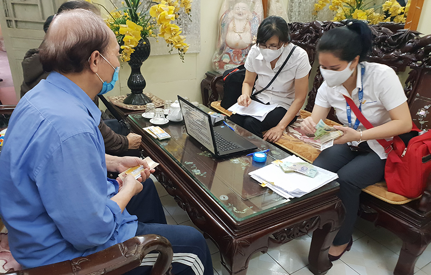 H&agrave; Nội lập quy tr&igrave;nh trả lương hưu tại nh&agrave; với người gi&agrave; yếu, hạn chế đi lại