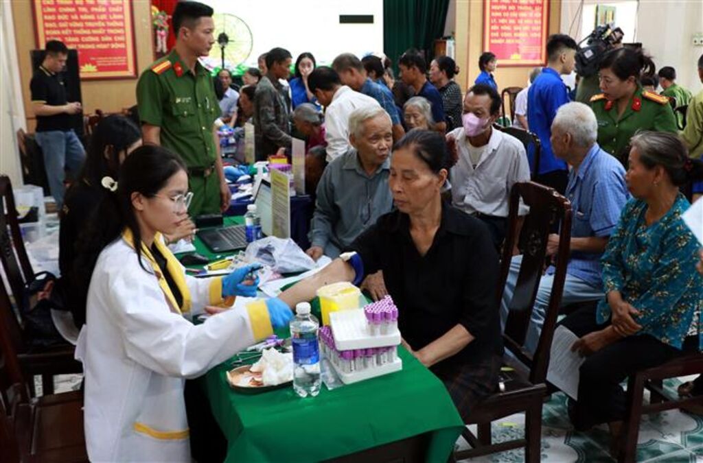 Lấy mẫu ADN thân nhân liệt sĩ chưa xác định được thông tin tại xã Vạn Thắng (Ninh Bình). Lấy mẫu ADN thân nhân liệt sĩ chưa xác định được thông tin tại xã Vạn Thắng (Ninh Bình).