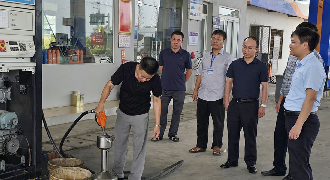 Hưng Yên: Kiểm tra chất lượng xăng sinh học E10 tại các cửa hàng kinh doanh xăng dầu