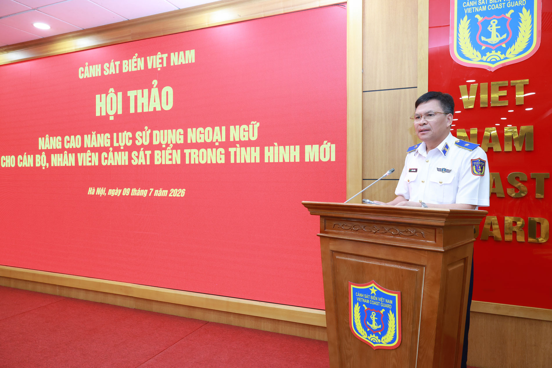 Thiếu tướng L&ecirc; Đ&igrave;nh Cường - Tư lệnh Cảnh s&aacute;t biển Việt Nam ph&aacute;t biểu chỉ đạo tại Hội thảo