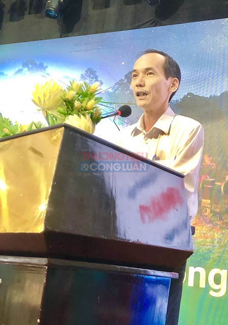 Ông Đặng Bảo Toàn giới thiệu “Mô hình du lịch cộng đồng vùng đồng bào Bana Vĩnh An”. Ảnh: VH Ông Đặng Bảo Toàn giới thiệu “Mô hình du lịch cộng đồng vùng đồng bào Bana Vĩnh An”. Ảnh: VH