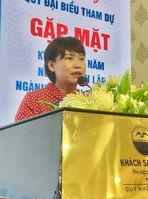 Bà Vũ Thị Chinh giới thiệu “Các sản phẩm, dịch vụ du lịch hiện có tại Vườn Quốc gia Kon Ka Kinh” Ảnh: VH Bà Vũ Thị Chinh giới thiệu “Các sản phẩm, dịch vụ du lịch hiện có tại Vườn Quốc gia Kon Ka Kinh” Ảnh: VH