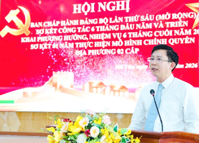 Ông Hoàng Thanh Hoà, Bí thư Đảng uỷ phường Hải Vân, TP. Đà Nẵng phát biểu. Ông Hoàng Thanh Hoà, Bí thư Đảng uỷ phường Hải Vân, TP. Đà Nẵng phát biểu.
