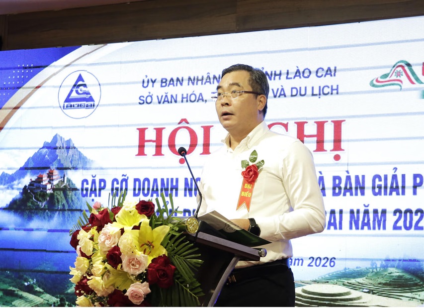 Ông Nông Việt Yên - Giám đốc Sở Văn hóa, Thể thao và Du lịch tỉnh Lào Cai phát biểu khai mạc hội nghị Ông Nông Việt Yên - Giám đốc Sở Văn hóa, Thể thao và Du lịch tỉnh Lào Cai phát biểu khai mạc hội nghị