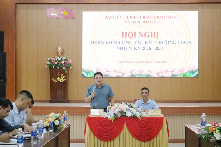 Đồng chí Khổng Hữu Kiên, Phó Bí thư Đảng ủy, Chủ tịch UBND xã phát biểu tại hội nghị. Đồng chí Khổng Hữu Kiên, Phó Bí thư Đảng ủy, Chủ tịch UBND xã phát biểu tại hội nghị.