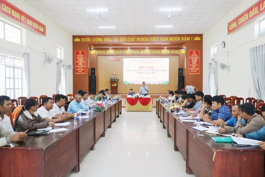 Quang cảnh hội nghị triển khai công tác bầu trưởng thôn nhiệm kỳ 2026 - 2031 tại các thôn trên địa bàn. Quang cảnh hội nghị triển khai công tác bầu trưởng thôn nhiệm kỳ 2026 - 2031 tại các thôn trên địa bàn.