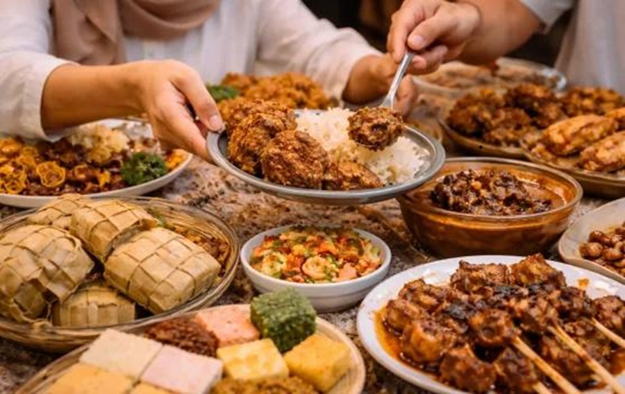 Rendang là món ăn quan trọng trong các bữa tiệc đoàn viên nhân lễ Eid al-Fitr Rendang là món ăn quan trọng trong các bữa tiệc đoàn viên nhân lễ Eid al-Fitr