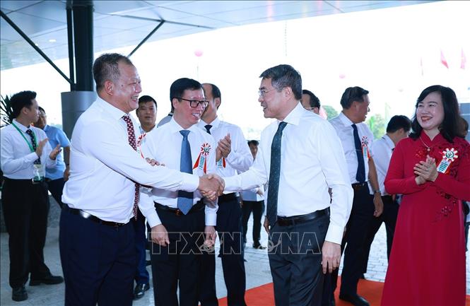 Thủ tướng L&ecirc; Minh Hưng đến dự Lễ khai trương hoạt động Bệnh viện Hữu nghị Việt Đức tại phường Li&ecirc;m Tuyền, tỉnh Ninh B&igrave;nh. Ảnh: Dương Giang/TTXVN