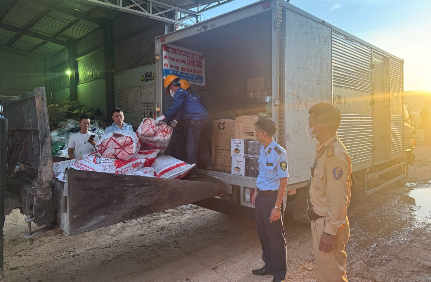 Bắc Ninh: Đội QLTT số 1 liên tiếp xử lý vi phạm hàng giả và thực phẩm bẩn trong đợt cao điểm