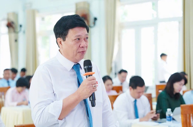 &Ocirc;ng Nguyễn Th&uacute;c Dũng, Chủ tịch UBND phường Hải V&acirc;n ph&aacute;t biểu.