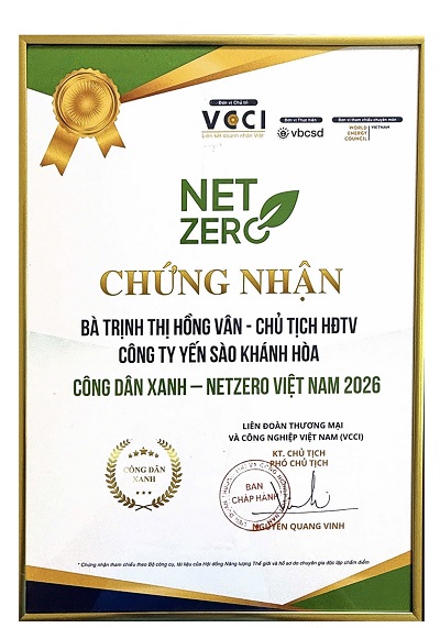 B&agrave; Trịnh Thị Hồng V&acirc;n - Chủ tịch Hội đồng th&agrave;nh vi&ecirc;n C&ocirc;ng ty Yến s&agrave;o Kh&aacute;nh H&ograve;a tại hạng mục &ldquo;C&ocirc;ng d&acirc;n xanh&rdquo;.