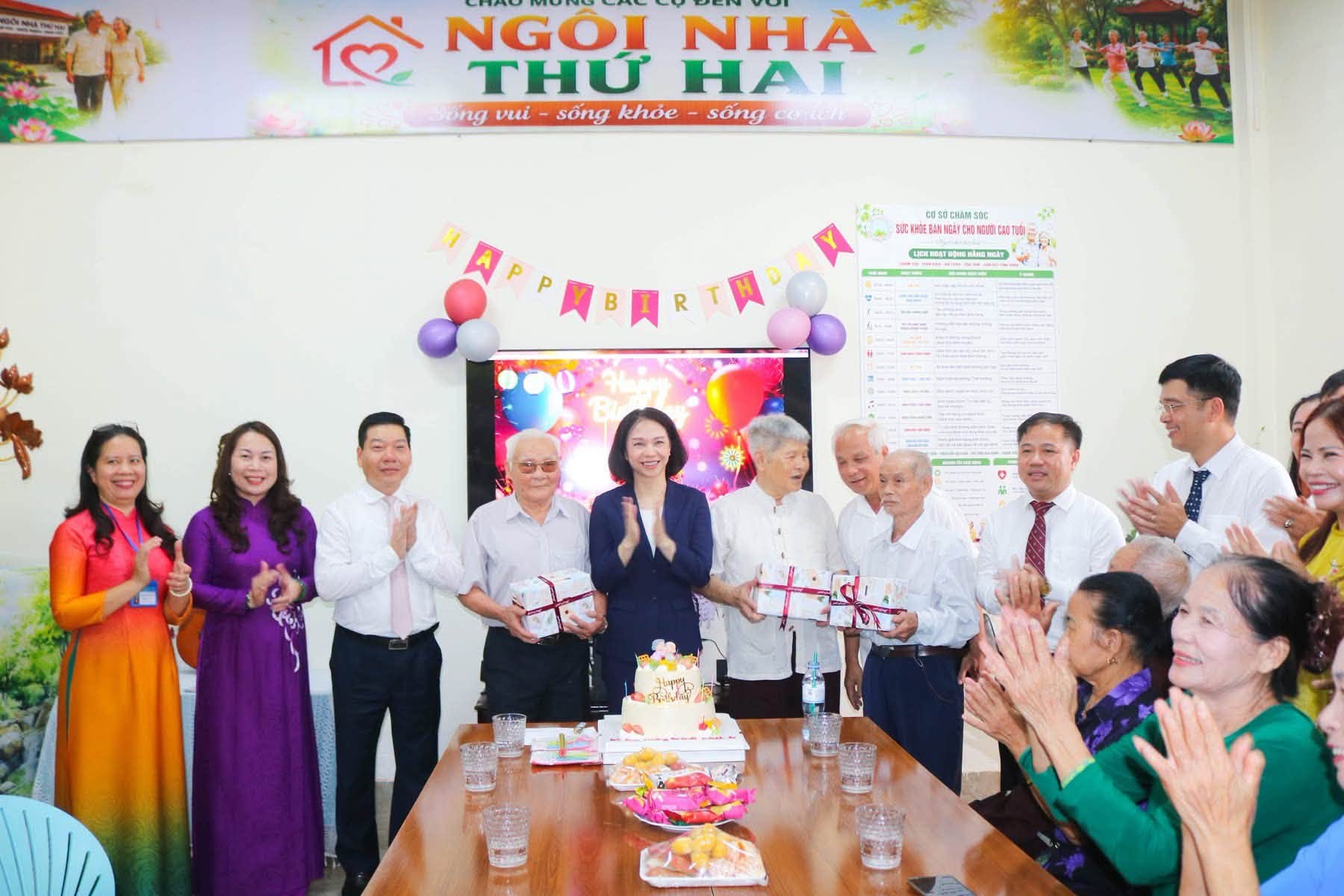 Hà Nội: Quốc Oai thí điểm mô hình chăm sóc sức khỏe ban ngày cho người cao tuổi