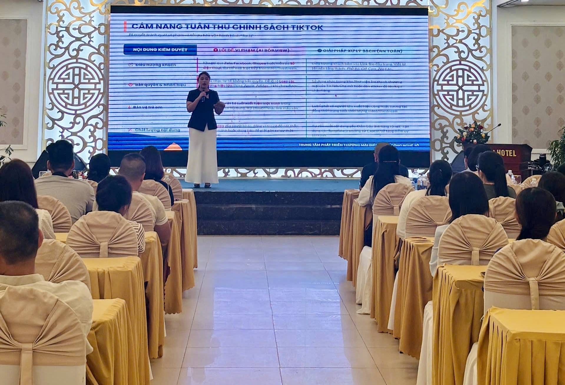 B&agrave; Trần Quỳnh Trang (eComDX) cập nhật xu hướng Social Commerce, Video ngắn v&agrave; AI cho doanh nghiệp