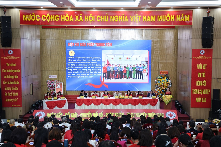 Các đại biểu trình bày tham luận nhằm nâng cao chất lượng hoạt động của Hội Chữ thập đỏ tỉnh. Các đại biểu trình bày tham luận nhằm nâng cao chất lượng hoạt động của Hội Chữ thập đỏ tỉnh.