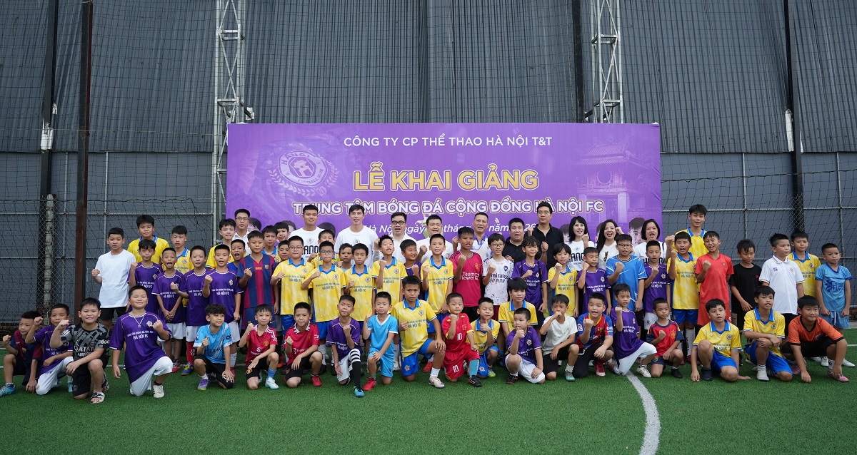 CLB H&agrave; Nội tổ chức lễ khai giảng Trung t&acirc;m B&oacute;ng đ&aacute; Cộng đồng H&agrave; Nội FC v&agrave;o chiều 9/7