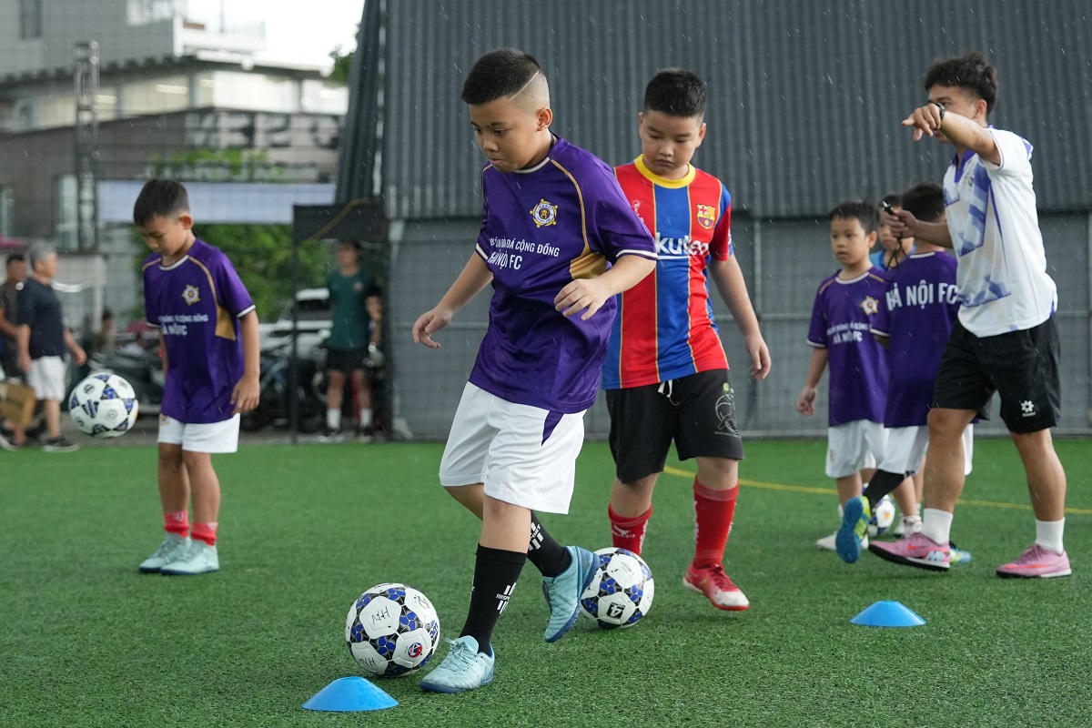 Bầu Hiển mở sân chơi bóng đá cộng đồng cho trẻ em Thủ đô