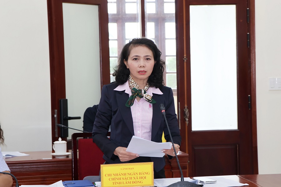 Giám đốc Chi nhánh NHCSXH tỉnh Nguyễn Thị Ngọc Thu báo cáo kết quả triển khai các chương trình tín dụng chính sách 6 tháng đầu năm 2026. Giám đốc Chi nhánh NHCSXH tỉnh Nguyễn Thị Ngọc Thu báo cáo kết quả triển khai các chương trình tín dụng chính sách 6 tháng đầu năm 2026.