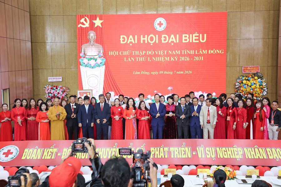 Lãnh đạo tỉnh Lâm Đồng chụp hình lưu niệm cùng Ban Chấp hành Hội CTĐ tỉnh Lâm Đồng nhiệm kỳ 2026 - 2031. Lãnh đạo tỉnh Lâm Đồng chụp hình lưu niệm cùng Ban Chấp hành Hội CTĐ tỉnh Lâm Đồng nhiệm kỳ 2026 - 2031.