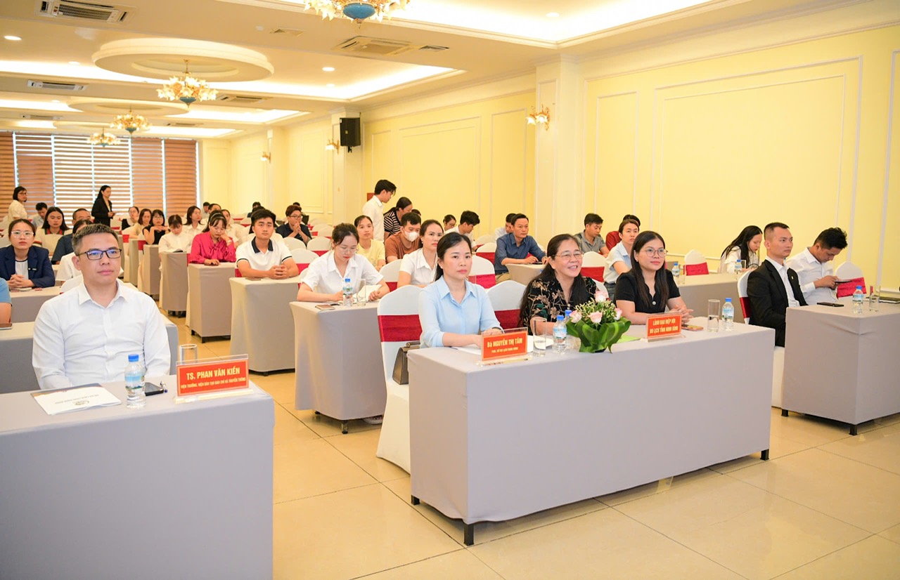 Quang cảnh lớp bồi dưỡng &ldquo;Kỹ năng xử l&yacute; khủng hoảng truyền th&ocirc;ng trong hoạt động kinh doanh du lịch&rdquo;