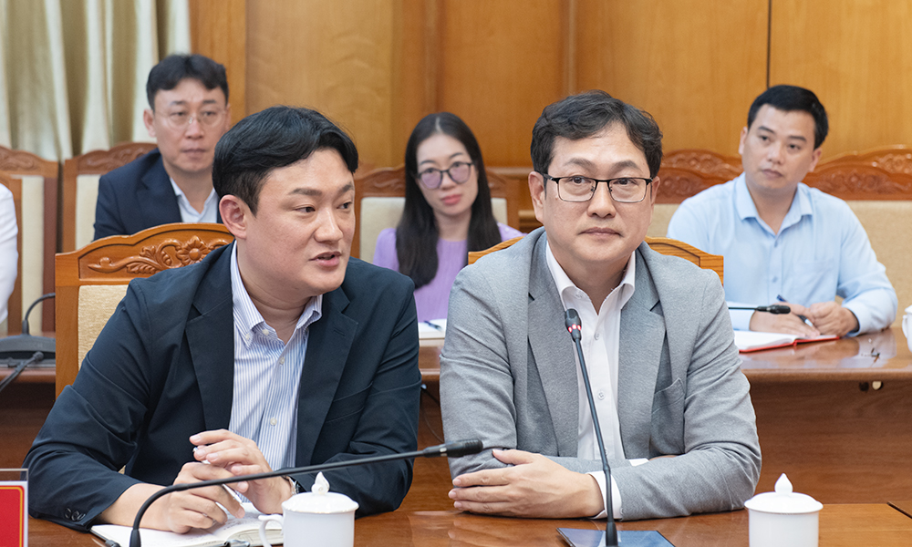 &Ocirc;ng Kim Yong Sup, Ph&oacute; Tổng gi&aacute;m đốc phụ tr&aacute;ch đối ngoại Samsung Việt Nam ph&aacute;t biểu đề xuất một số giải ph&aacute;p.