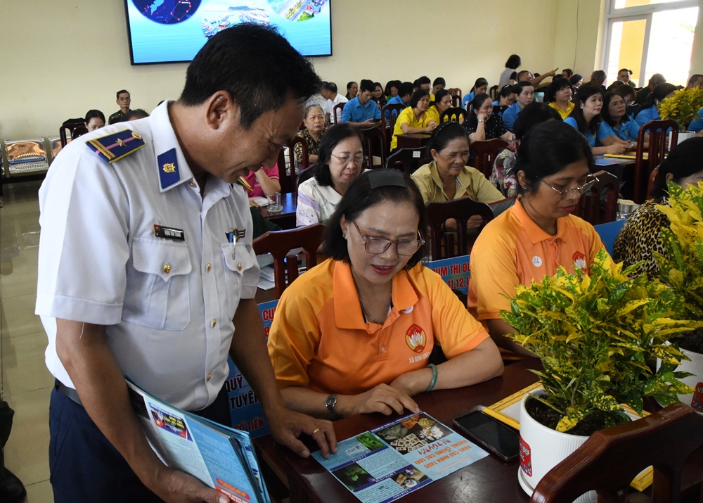 Bộ Tư lệnh Vùng Cảnh sát biển 3 tuyên truyền về biển, đảo và phòng, chống khai thác IUU