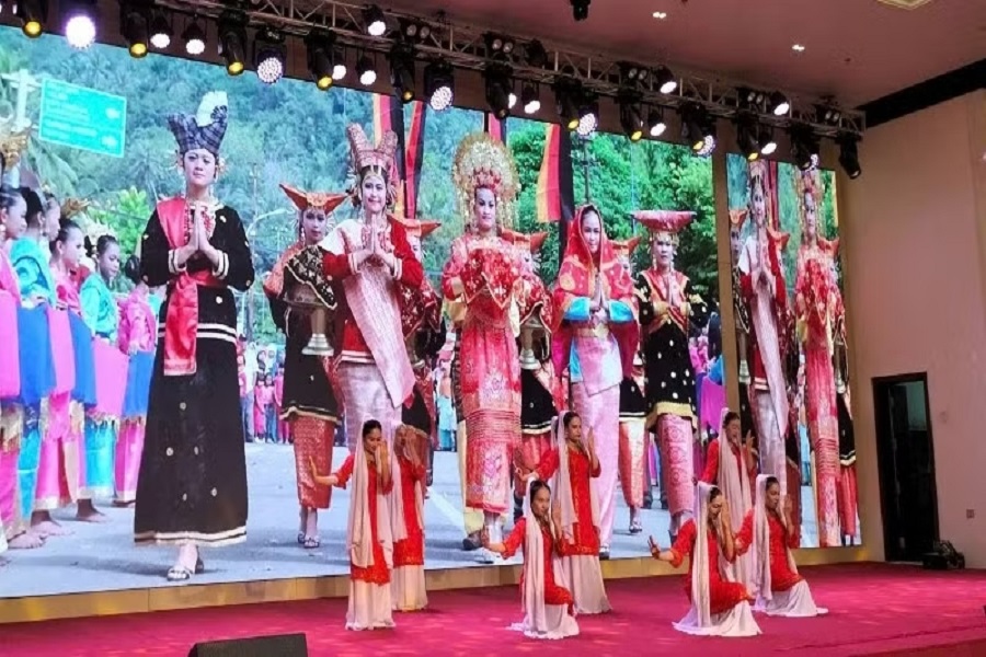Tiết mục diễn văn nghệ tại buổi giao lưu Tiết mục diễn văn nghệ tại buổi giao lưu