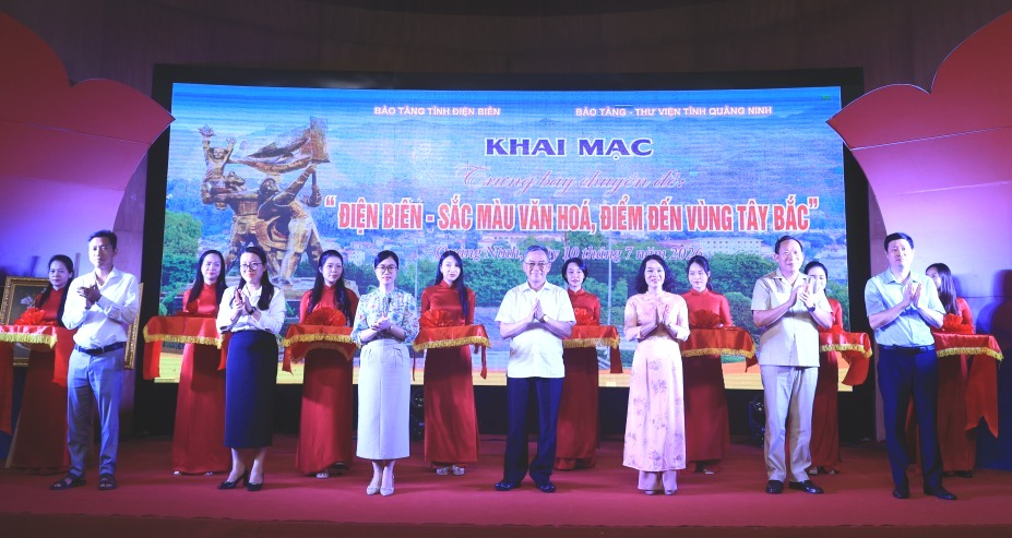 Triển lãm “Điện Biên - Sắc màu văn hóa, điểm đến vùng Tây Bắc” tại Bảo tàng tỉnh Quảng Ninh