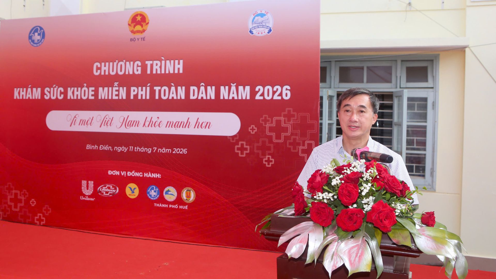 GS.TS Trần Văn Thuấn phát biểu tại điểm khám xã Bình Điền GS.TS Trần Văn Thuấn phát biểu tại điểm khám xã Bình Điền