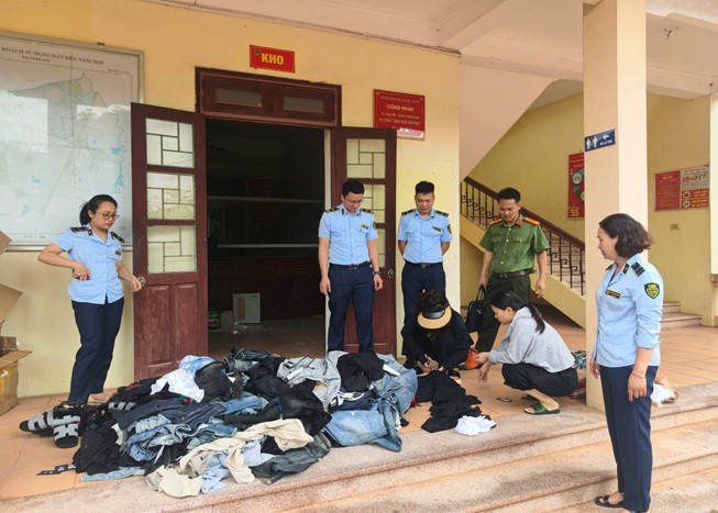 Bắc Ninh: Phạt hơn 100 triệu đồng cơ sở kinh doanh thời trang giả mạo thương hiệu lớn