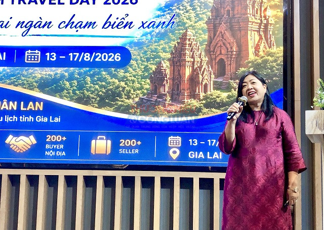 Bà Nguyễn Thị Xuân Lan giới thiệu về quyền lợi của nhà tài trợ và các Ảnh: VH Bà Nguyễn Thị Xuân Lan giới thiệu về quyền lợi của nhà tài trợ và các Ảnh: VH