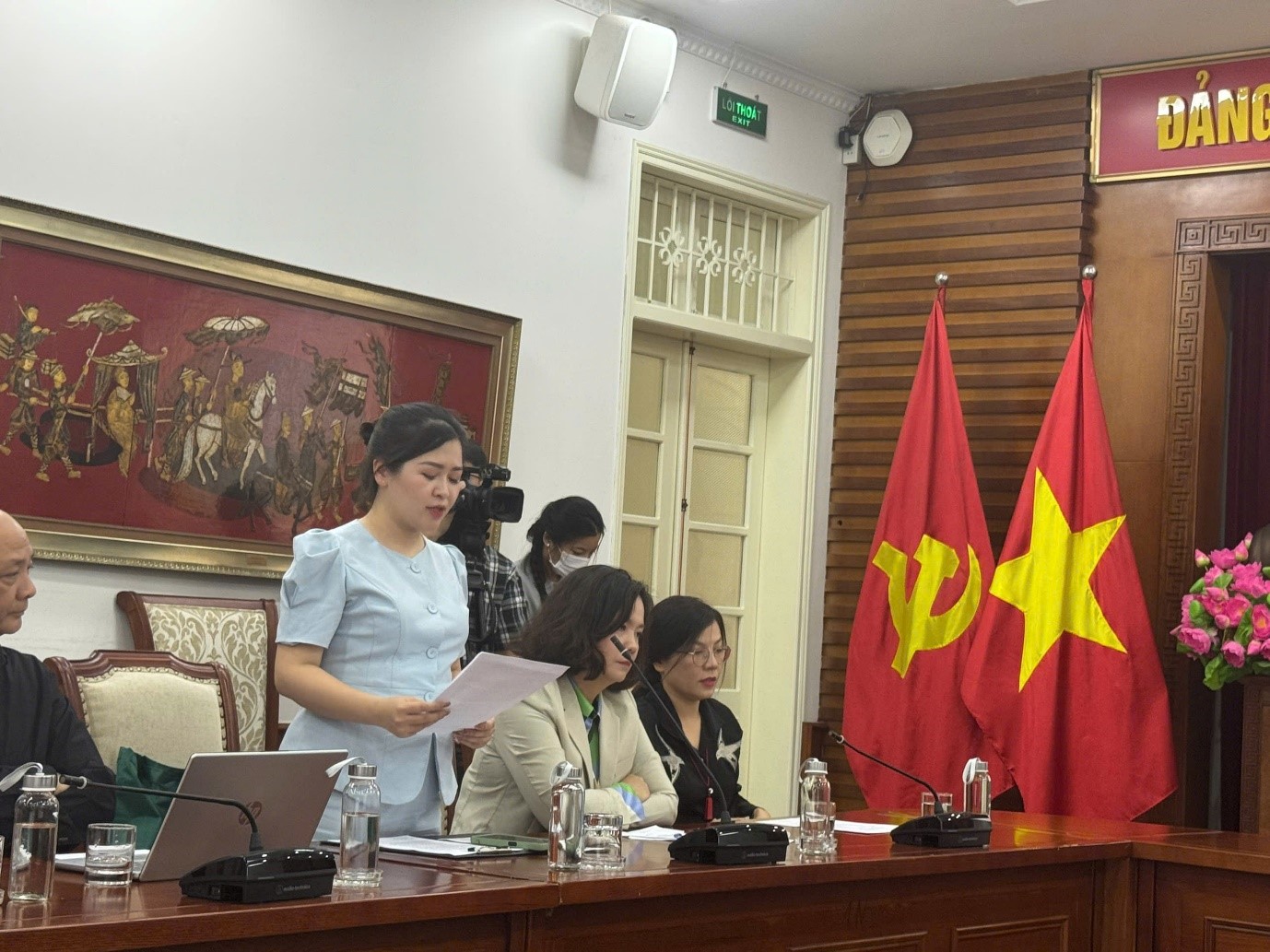 Bà Nguyễn Phương Thảo - Phó Trưởng phòng Phổ biển phim - Cục điện ảnh giới thiệu đại biểu tham dự tại buổi họp báo Tuần phim phim Kỷ niệm 79 năm Ngày Thương binh - Liệt sĩ (27/7/1947 - 27/7/2026). Ảnh: Tú Quyên Bà Nguyễn Phương Thảo - Phó Trưởng phòng Phổ biển phim - Cục điện ảnh giới thiệu đại biểu tham dự tại buổi họp báo Tuần phim phim Kỷ niệm 79 năm Ngày Thương binh - Liệt sĩ (27/7/1947 - 27/7/2026). Ảnh: Tú Quyên
