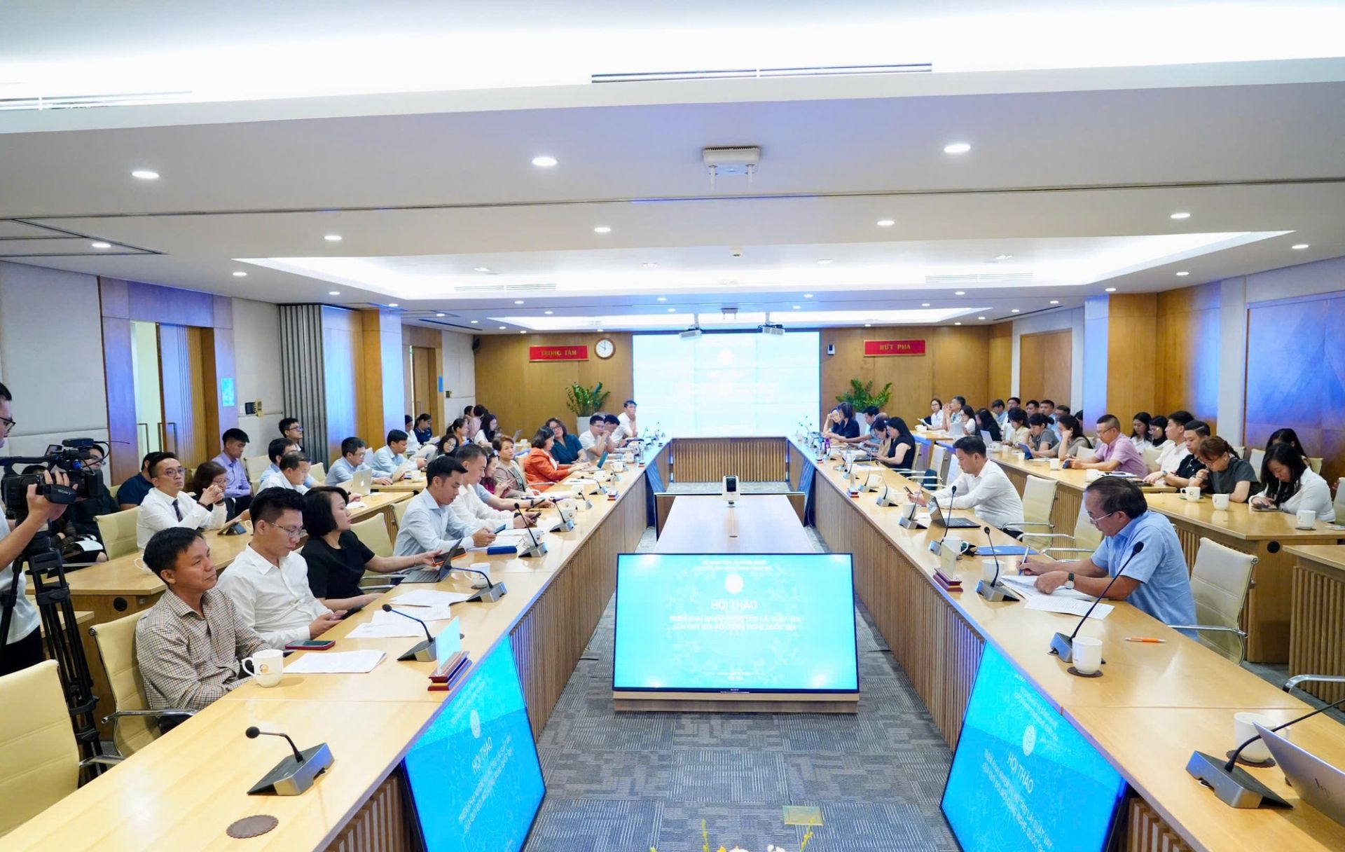Toàn cảnh Hội thảo. Toàn cảnh Hội thảo.