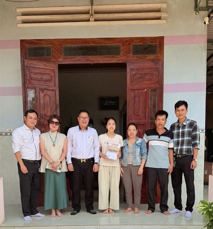 Lan tỏa tinh thần hiếu học: Hội Doanh nhân dòng họ Hoàng - Huỳnh tiếp sức cho tân thủ khoa 30/30 điểm