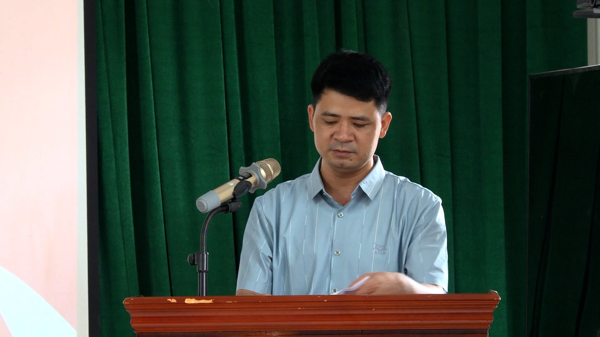 Đồng chí Nguyễn Thế Bình, Phó Chủ tịch UBND xã phát biểu tại hội nghị. Đồng chí Nguyễn Thế Bình, Phó Chủ tịch UBND xã phát biểu tại hội nghị.
