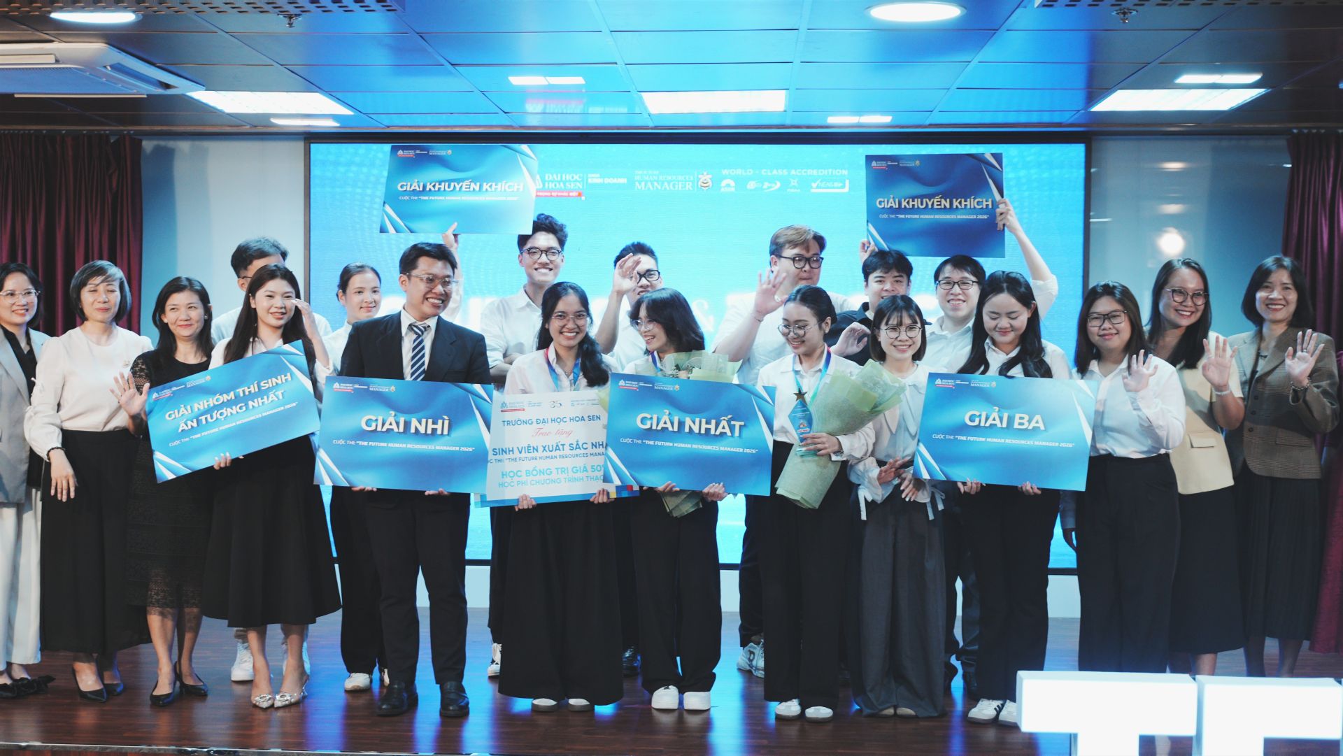 C&aacute;c chuy&ecirc;n gia cho rằng c&aacute;c nh&oacute;m th&iacute; sinh đ&atilde; nh&igrave;n được đ&uacute;ng vấn đề thực tiễn, đồng thời c&aacute;c giải ph&aacute;p s&aacute;ng tạo v&agrave; c&oacute; tiềm năng tiếp tục ph&aacute;t triển để ứng dụng trong doanh nghiệp.