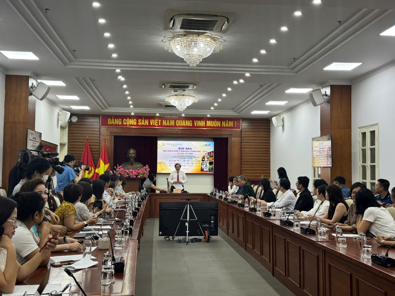 Thứ trưởng Bộ Văn hóa - Thể thao và Du lịch Tạ Quang Đông phát biểu tại buổi họp báo Tuần phim phim Kỷ niệm 79 năm Ngày Thương binh - Liệt sĩ (27/7/1947 - 27/7/2026). Ảnh: Tú Quyên Thứ trưởng Bộ Văn hóa - Thể thao và Du lịch Tạ Quang Đông phát biểu tại buổi họp báo Tuần phim phim Kỷ niệm 79 năm Ngày Thương binh - Liệt sĩ (27/7/1947 - 27/7/2026). Ảnh: Tú Quyên