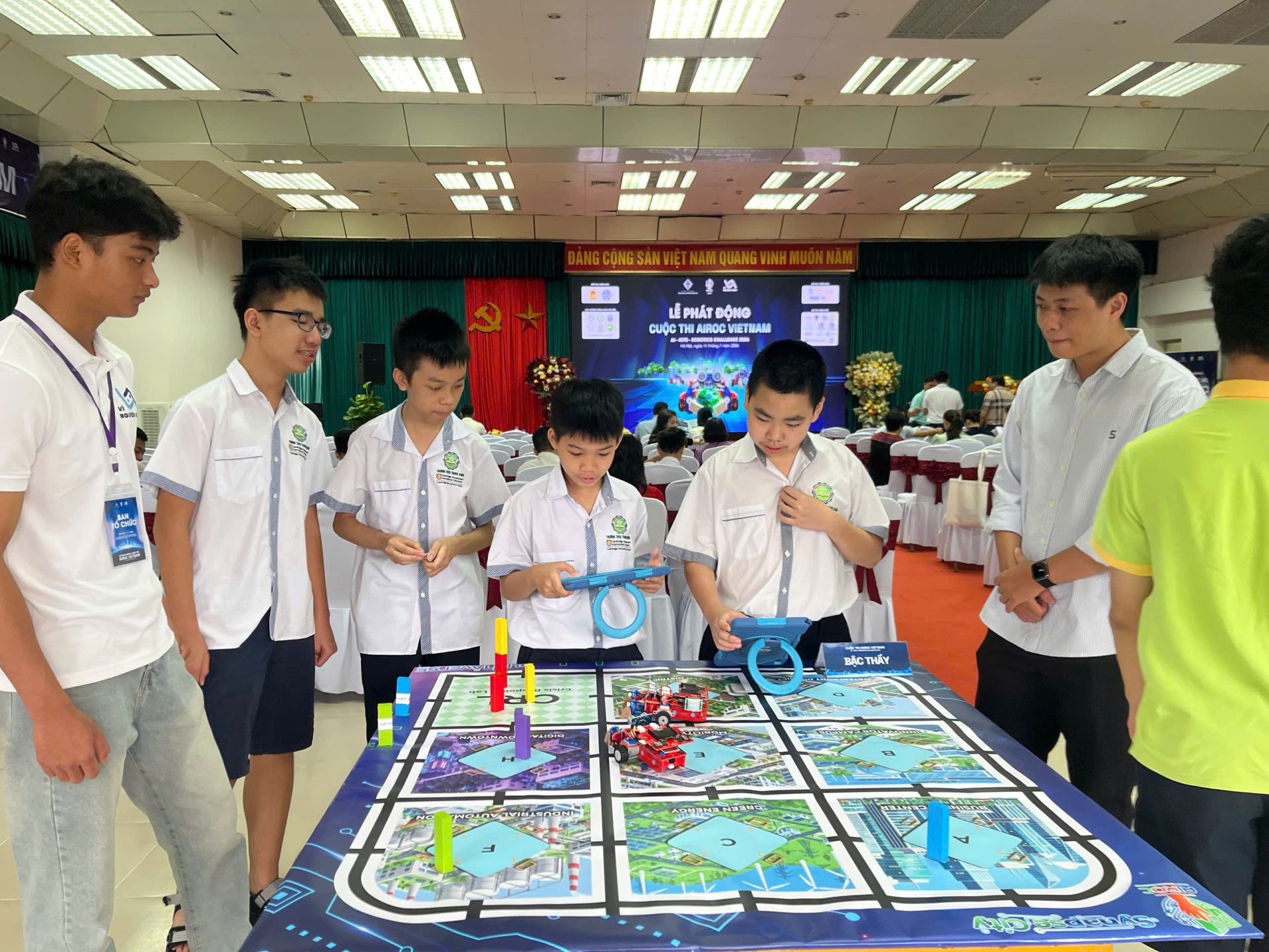 Phát động Cuộc thi Robotics Quốc tế AIROC 2026
