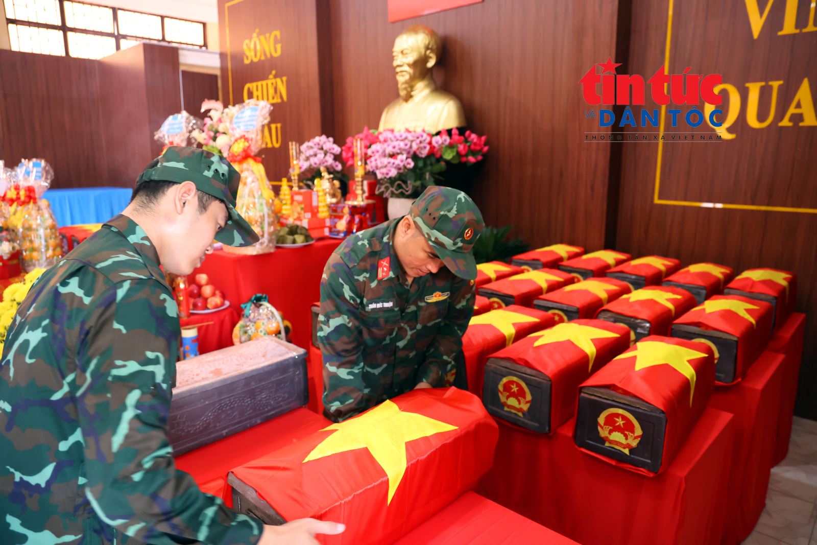 Sau 6 ngày khai quật, lực lượng đã quy tập được 49 bộ hài cốt liệt sĩ và 1 bộ tập thể tại Công viên Lê Thị Riêng. Sau 6 ngày khai quật, lực lượng đã quy tập được 49 bộ hài cốt liệt sĩ và 1 bộ tập thể tại Công viên Lê Thị Riêng.