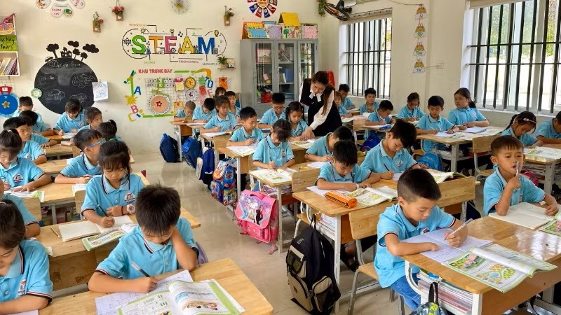 Ninh Bình sẽ ưu tiên bố trí nguồn lực vượt trội cho giáo dục, bảo đảm chi ngân sách cho lĩnh vực này tối thiểu 23% tổng chi ngân sách địa phương Ninh Bình sẽ ưu tiên bố trí nguồn lực vượt trội cho giáo dục, bảo đảm chi ngân sách cho lĩnh vực này tối thiểu 23% tổng chi ngân sách địa phương