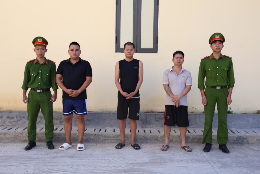 Các đối tượng liên quan đến đường dây cá độ bóng đá bị bắt giữ Các đối tượng liên quan đến đường dây cá độ bóng đá bị bắt giữ