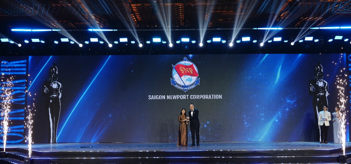 Đại diện Tân Cảng Sài Gòn nhận giải tại sự kiện. Ảnh: Tân Cảng Sài Gòn Đại diện Tân Cảng Sài Gòn nhận giải tại sự kiện. Ảnh: Tân Cảng Sài Gòn