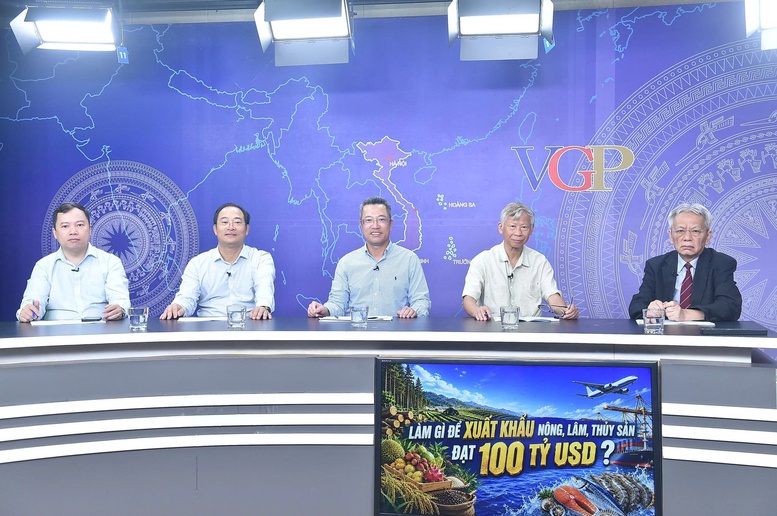 Tọa đàm "Làm gì để xuất khẩu nông, lâm, thủy sản đạt 100 tỷ USD?" do Cục Thông tin và Truyền thông Chính phủ tổ chức ngày 9/7, các chuyên gia và đại diện ngành hàng đều cho rằng mục tiêu này đầy thách thức, nhưng không nằm ngoài tầm với nếu có những giải pháp thực sự đột phá Tọa đàm "Làm gì để xuất khẩu nông, lâm, thủy sản đạt 100 tỷ USD?" do Cục Thông tin và Truyền thông Chính phủ tổ chức ngày 9/7, các chuyên gia và đại diện ngành hàng đều cho rằng mục tiêu này đầy thách thức, nhưng không nằm ngoài tầm với nếu có những giải pháp thực sự đột phá