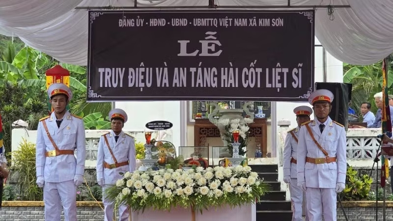 Gia Lai truy điệu, an táng hai hài cốt liệt sĩ tại Nghĩa trang Liệt sĩ Ân Nghĩa