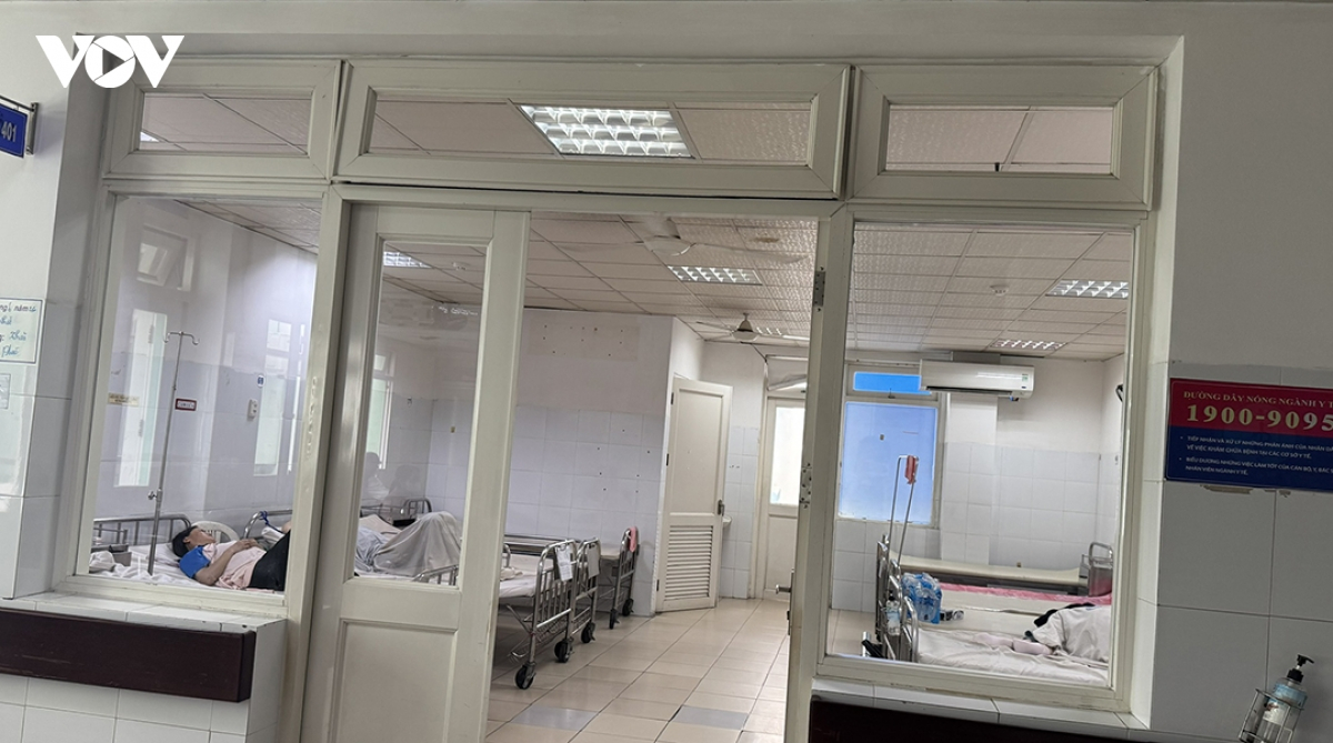 21 công nhân nhập viện nghi ngộ độc thực phẩm sau bữa ăn tại căng tin công ty