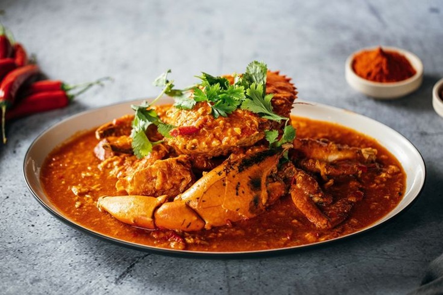 Điểm đặc biệt của Chili Crab nằm ở phần nước sốt đỏ &oacute;ng, đậm đ&agrave; nhưng kh&ocirc;ng qu&aacute; cay.