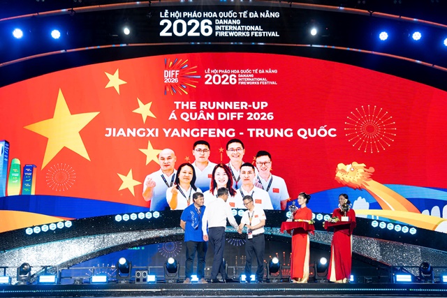 Ng&ocirc;i vị &Aacute; qu&acirc;n thuộc về đội ph&aacute;o hoa Trung Quốc