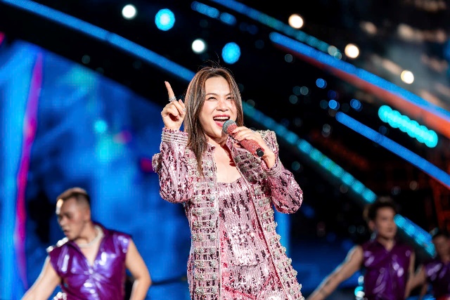 Với ca kh&uacute;c 