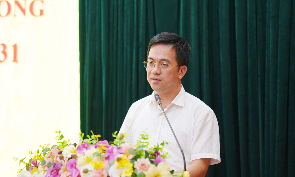 Lãnh đạo UBND xã Yên Phong thông qua tờ trình về việc thành lập phường. Lãnh đạo UBND xã Yên Phong thông qua tờ trình về việc thành lập phường.